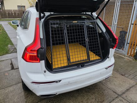 Klec pro psa do auta