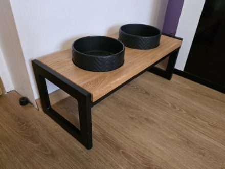 Stojan s keramickými miskami