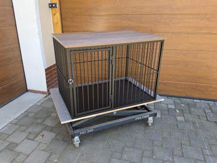 Klec se svislými mřížemi