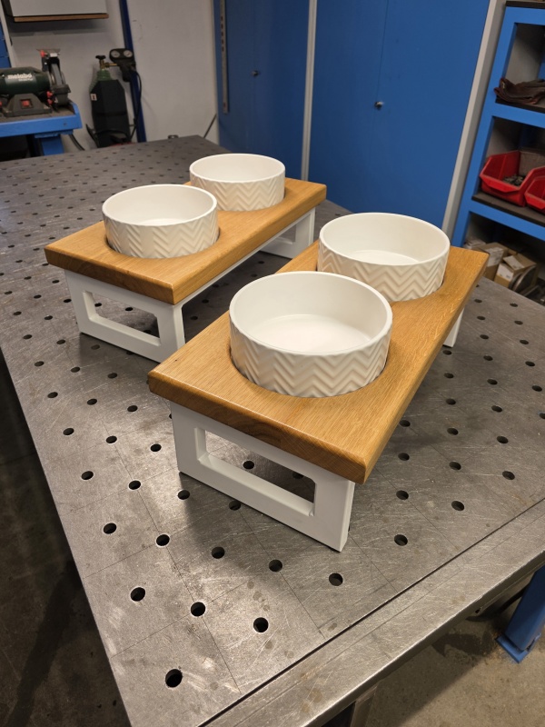 Dubový stojan s keramickými miskami