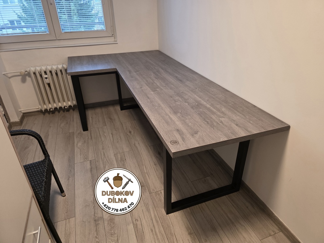 Kancelářský stůl